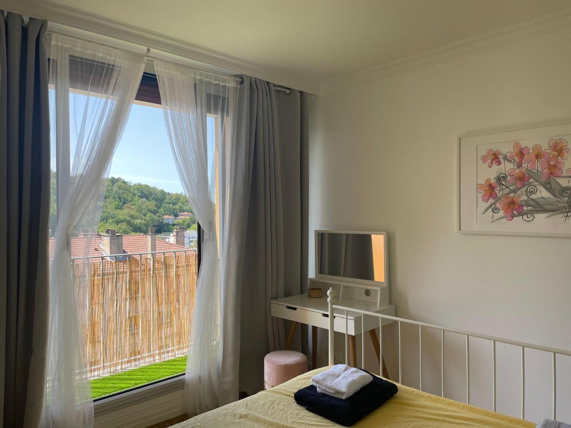 Bergson Top - Appart 80M2, 2 Grandes Chambres, Entierement Renovee Et Equipee, Lumineux, Wifi, Balcon, Calme, Vue Imprenable Saint-Etienne  Extérieur photo